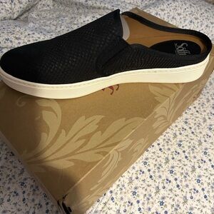 SOFFT SC0012301 Slip-On Faux Crocodile Black Leather Casual Mules Sz 11 M NWB